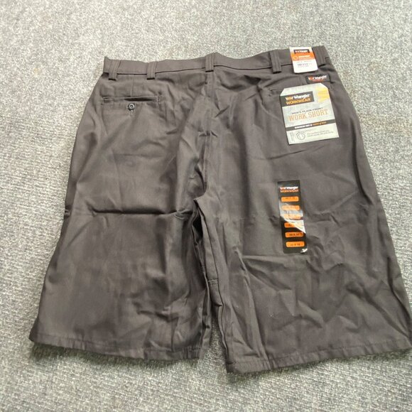 Wrangler Workwear Shorts Mens 42 x 12 Gray‎ Plain Front inseam gusseI Sturdy - Picture 1 of 11